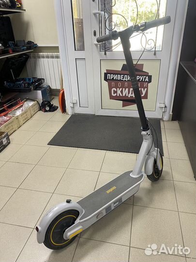 Электросамокат Ninebot kickscooter Max G30LP