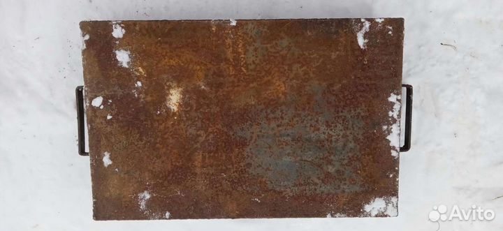 Железныи ящик из толстого металла