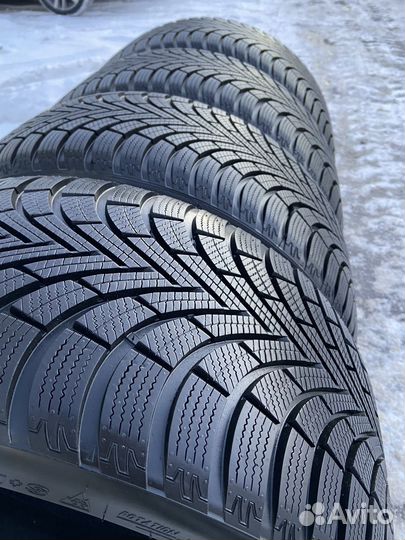 Maxxis Premitra Snow WP6 225/40 R19 и 255/35 R19 96V