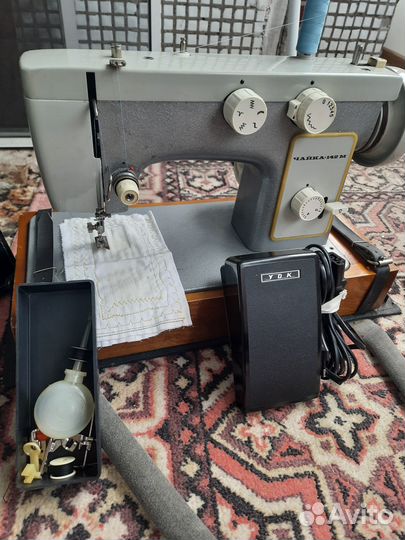 Швейная машинка Чайка 142м