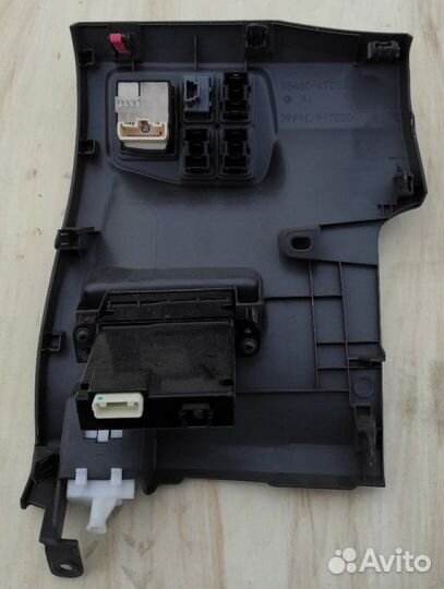 Панель с блоком управления зеркалами Toyota Prius