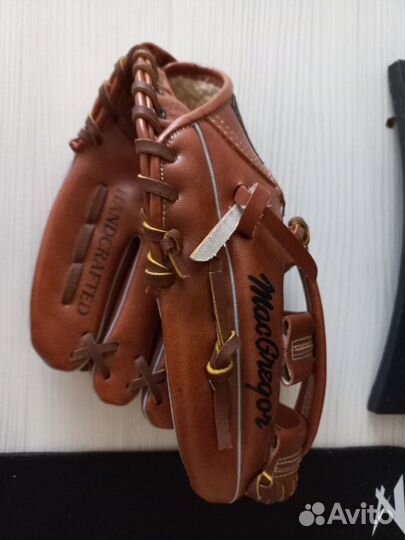 Бейсбольные перчатки