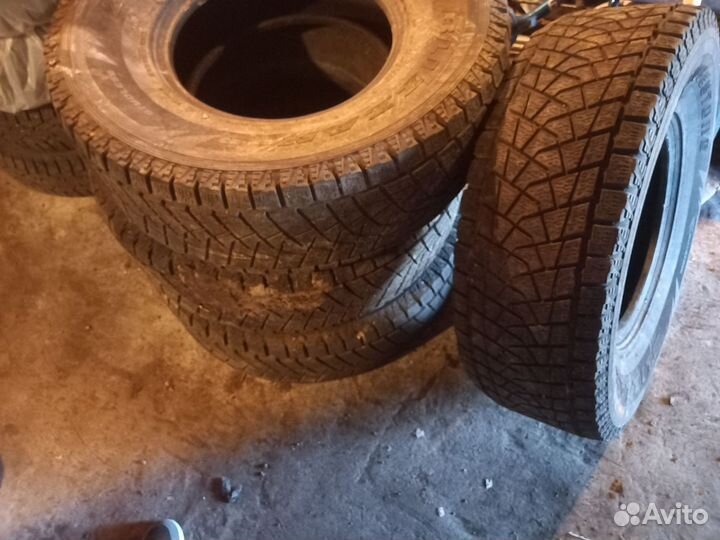 Bridgestone Blizzak Ice 285/75 R16 77B