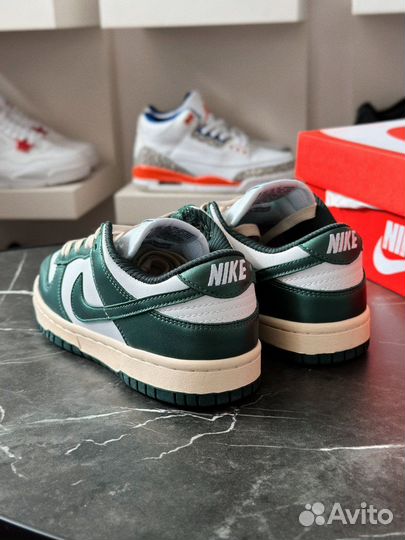 Nike Dunk Low Vintage Green