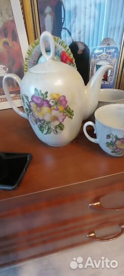 Заварочный чайник с сахарницей и 4 чашки