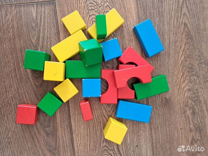 Цветной деревянный конструктор