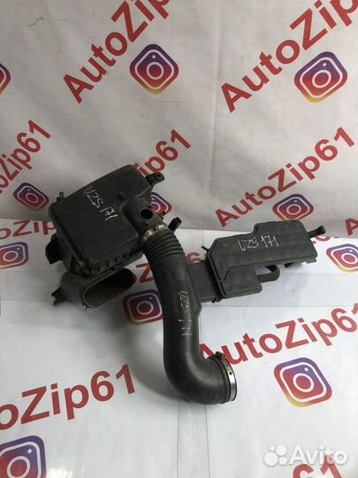 Корпус воздушного фильтра Toyota Crown UZS17