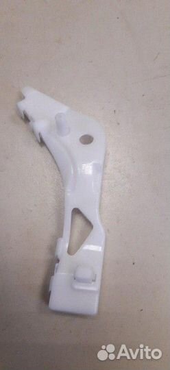 Направляющая переднего бампера левая