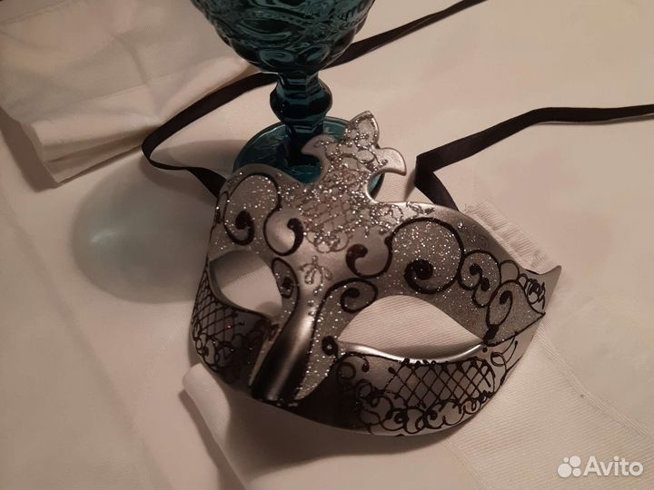 Маска венецианская маскарадная