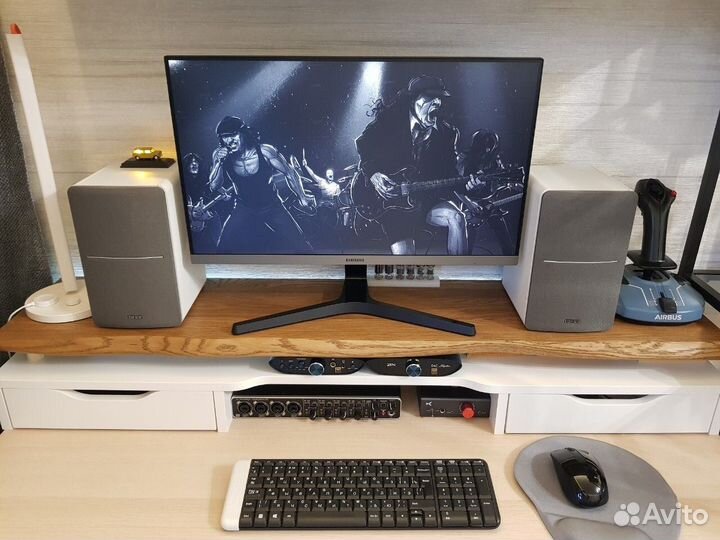 Полка из массива дерева дуб ясень бук