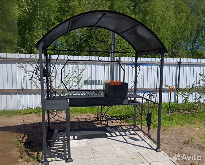 Мангал с крышей