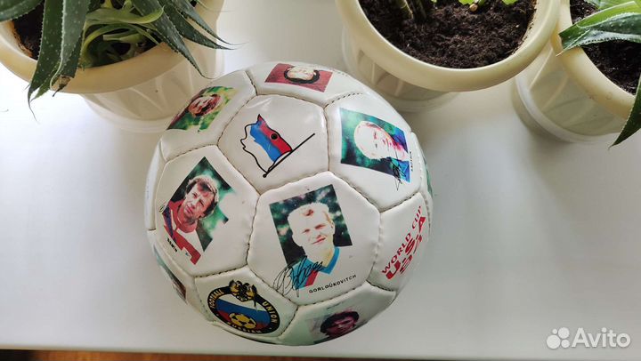 Футбольный мяч с автографами сборной РФ на чм 1994