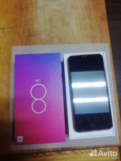 Телефон Xiaomi MI8 lite