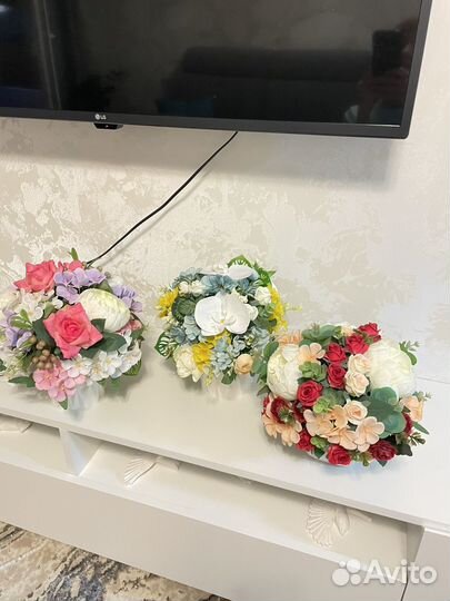 Цветочная композиция из искусственных цветов