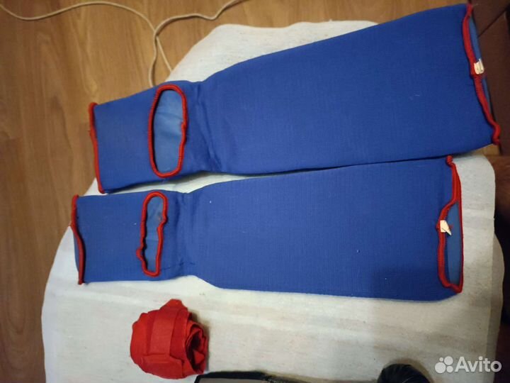 Боксерские перчатки и щитки