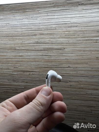 Правый наушник Apple Airpods pro