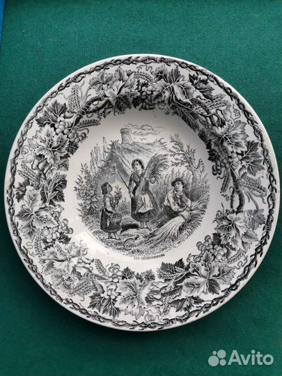 Тарелка старинная 19 век декоративн жнецы грозди