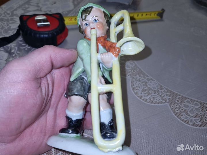 Статуэтка фарфор