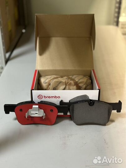 Тормозные колодки Brembo P06070N