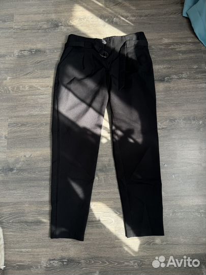 Черные брюки прямые