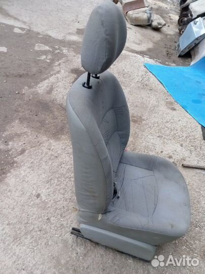 Сиденье переднее правое Renault Symbol K7JA700