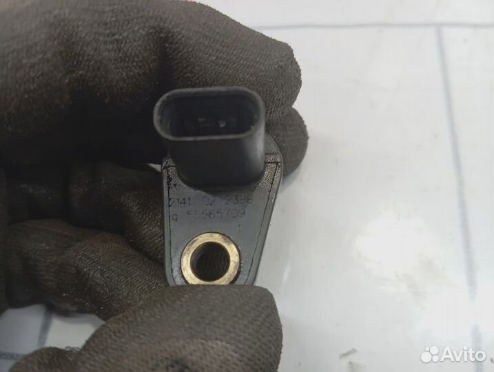 Датчик положения распредвала выпуск Opel Astra (J) 55565709