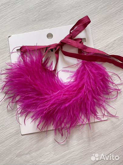 В наличии. Ожерелье из перьев Zara