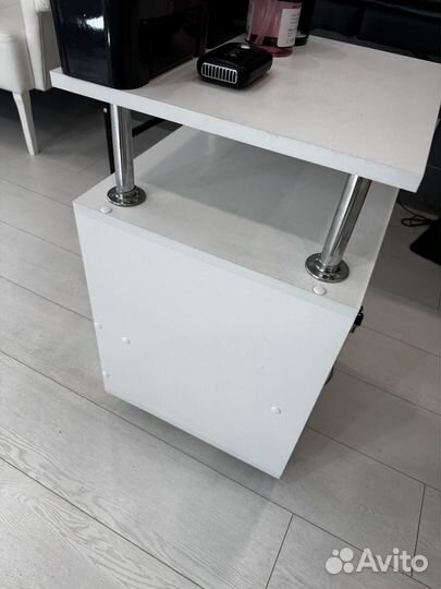 Тумба для педикюра или ресниц