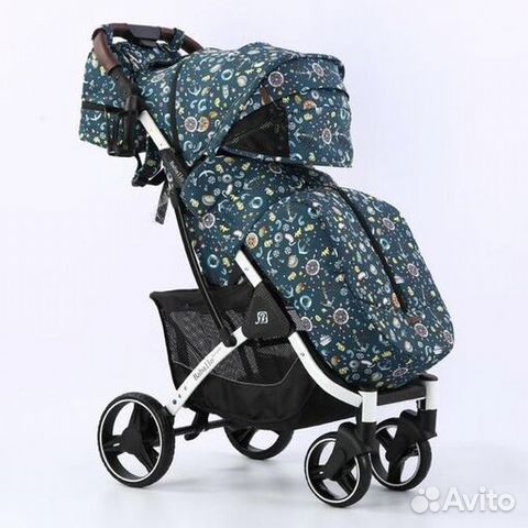 Прогулочная коляска на белой раме