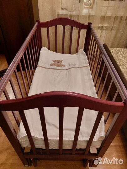 Детская кроватка с маятником Лель