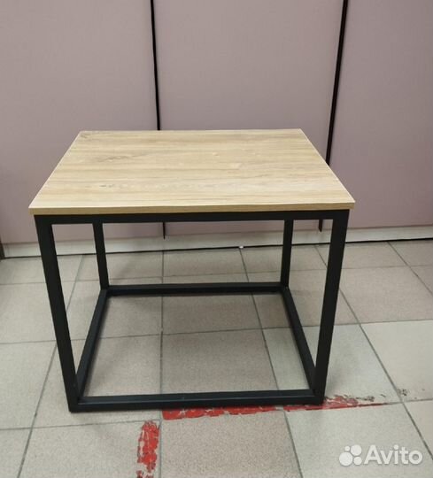 Журнальный столик