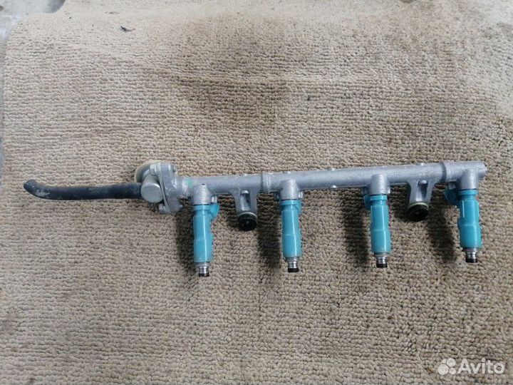 Топливная форсунка Toyota Yaris SCP90 2SZ-FE