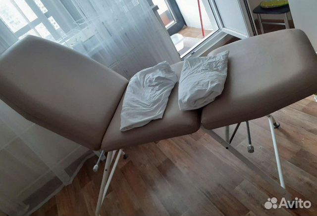 Педикюрное кресло и кушетка