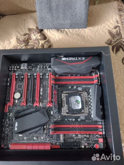 Asus Rampage V Extreme + E2678 + 2 плашки по 8 Гб