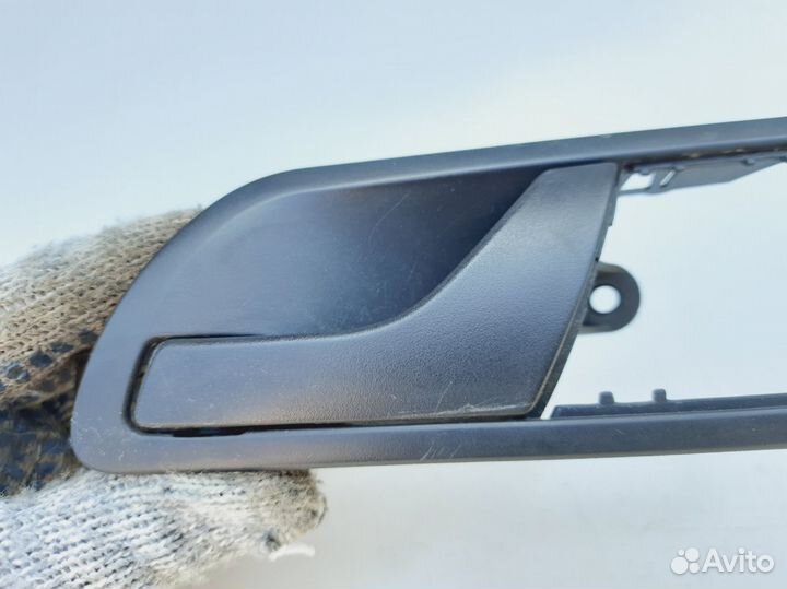 Ручка двери задней внутренняя левая Skoda Fabia