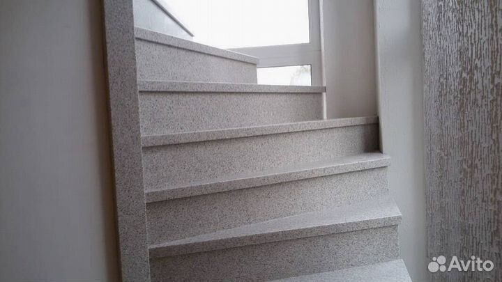 Лестница из акрилового камня