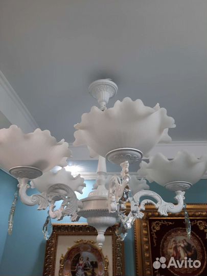 Дизайнерская люстра белая