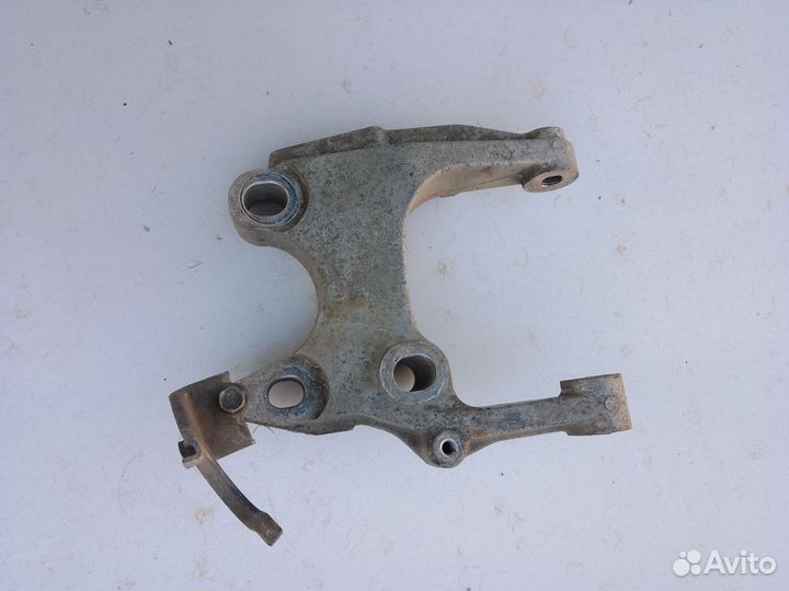 Кронштейн подушки honda fit