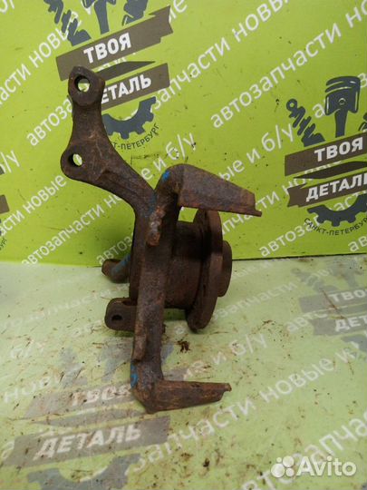 Ступица цапфа кулак передняя левая Vw Golf 2 1.8