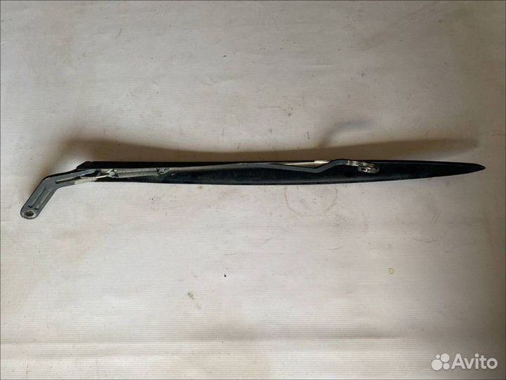 Поводок стеклоочистителя левый LADA 2110