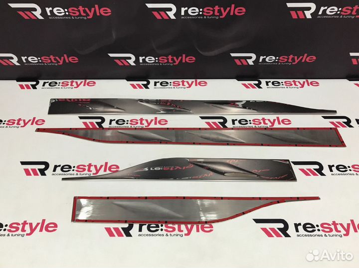 Молдинги дверей Toyota Rav4 (XA50) с20г U2686