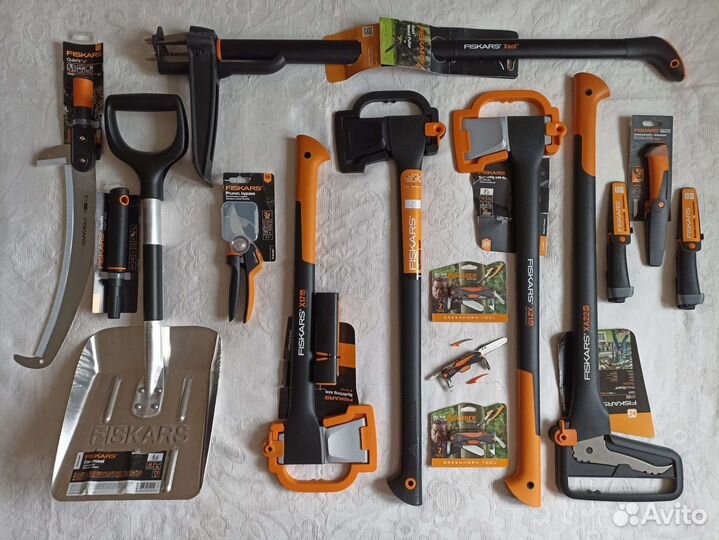 Нож Fiskars / Фискарс с чехлом-точилкой