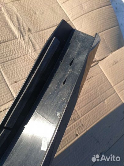 Накладка средней стойки левая Skoda Rapid 1