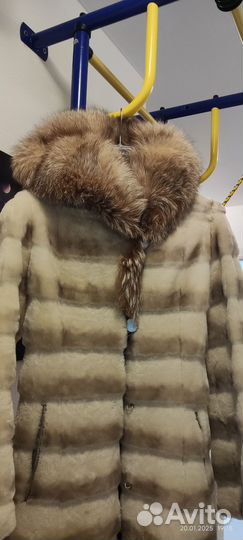 Шуба мутон с капюшоном лиса