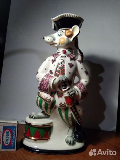 Статуэтка фарфор