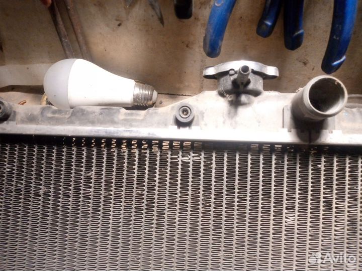 Радиатор Мазда 323