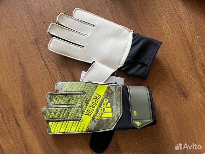 Футбольные вратарские перчатки adidas predator