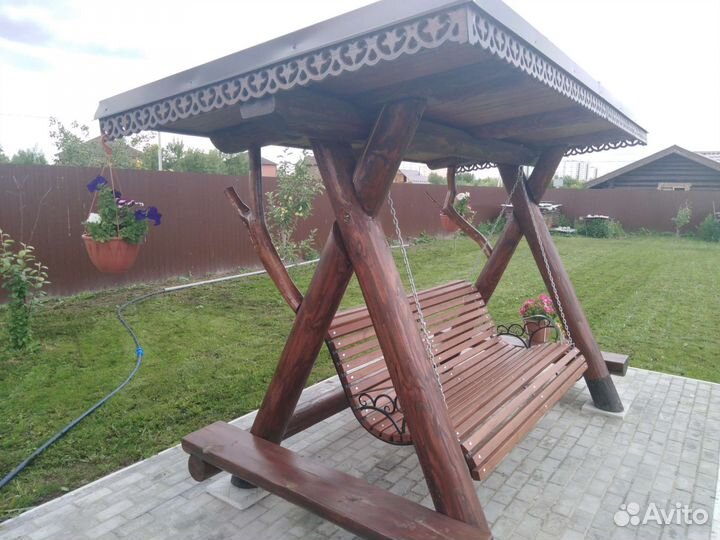Садовая качель из бревна