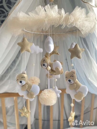 Мобиль на кроватку из фетра