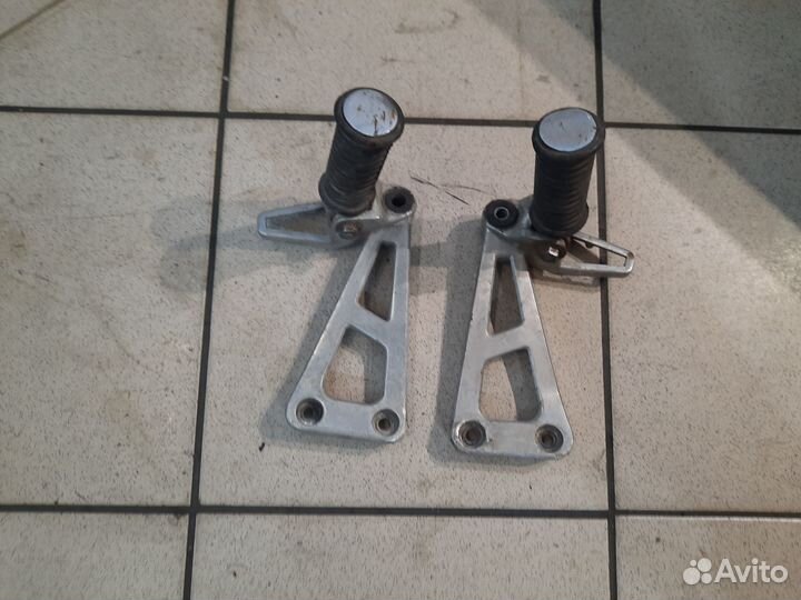 Подножки пассажира Honda vf 1000